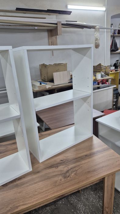 Полка навесная белая