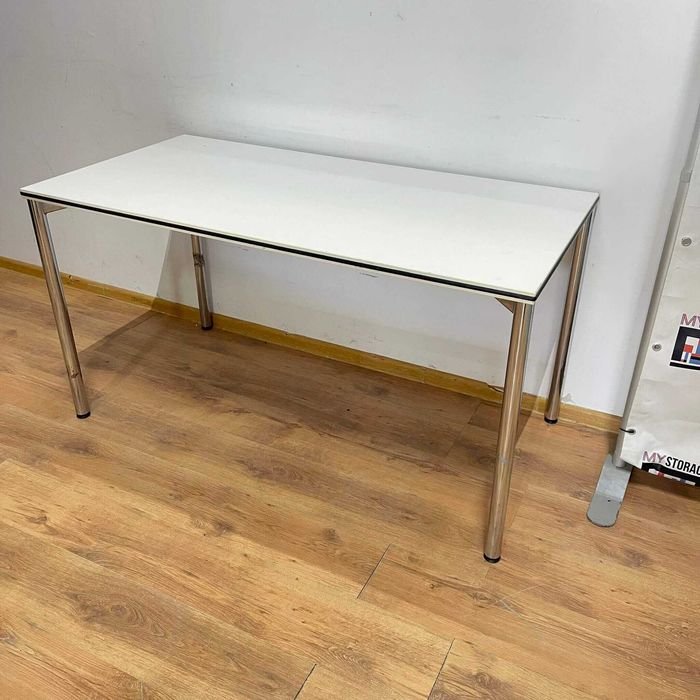 Masa cu picioare cromate si blat din PAL