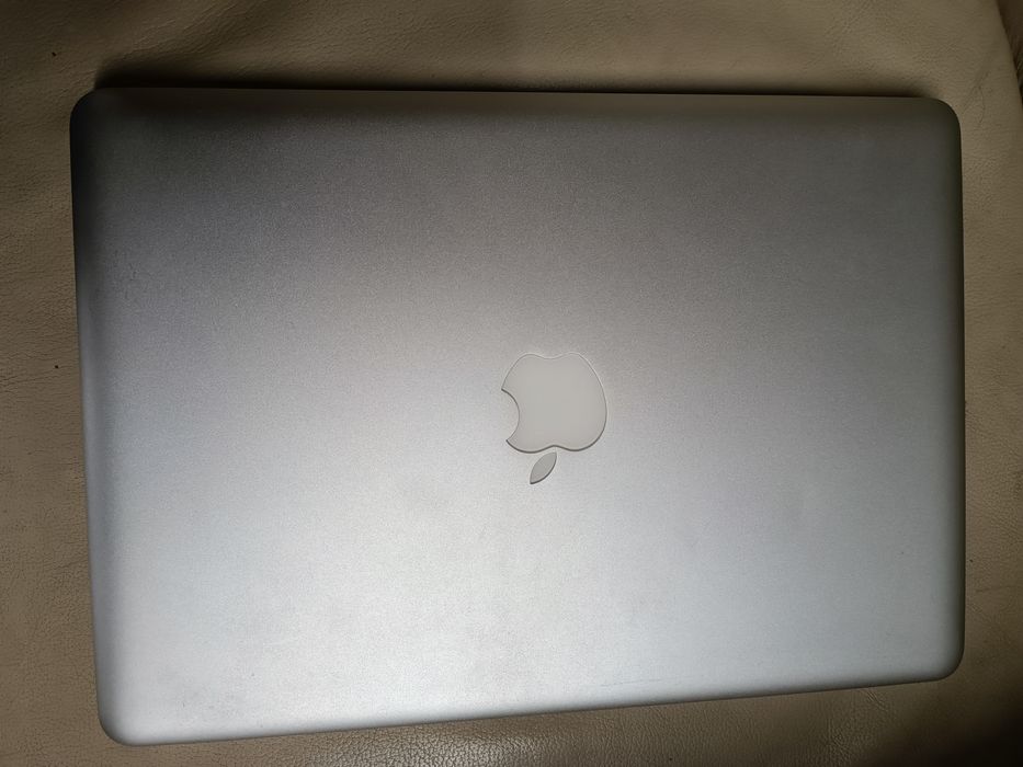 Apple MacBook Pro 13.3 inch  SSD 256  6GB Ram