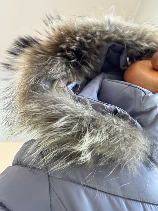 Geacă damă gri cu glugă din blană naturală de raton