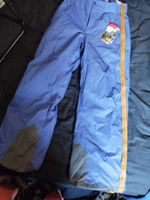 Pantaloni ski, North Face, cu eticheta, doar 135 ron de la 300 ron