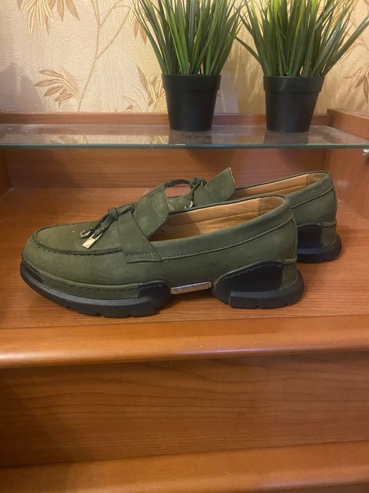 Продам лоферы женские