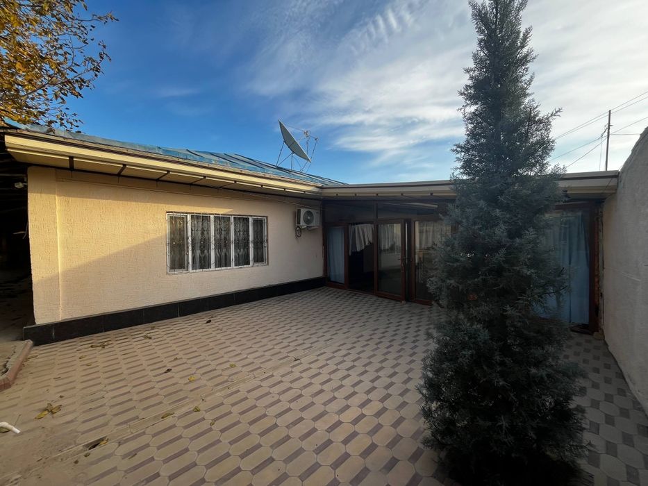 Чирчик шахрида ховли сотилади.