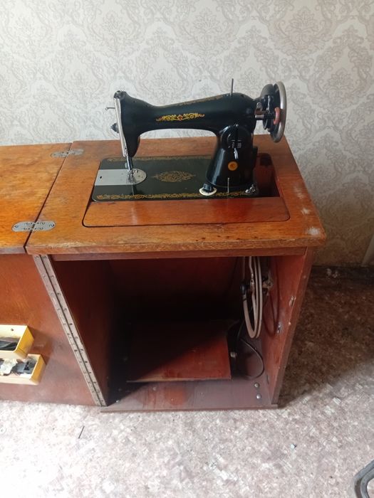 Швейная машинка продам