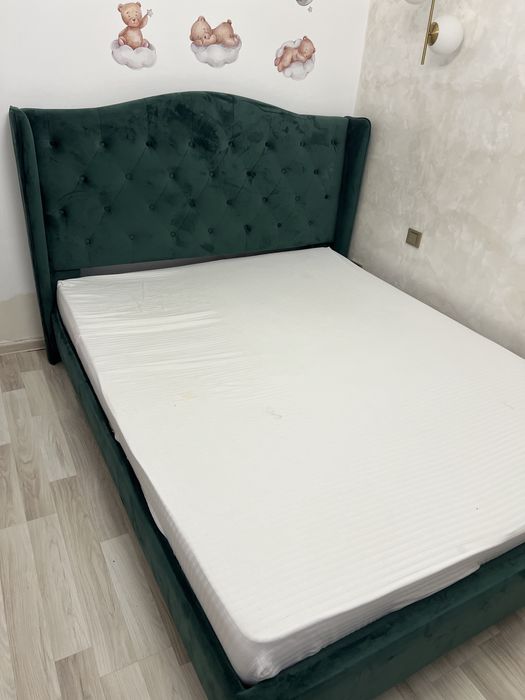 Pat matrimonial verde 160x200 cu saltea