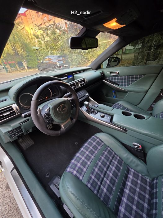 Сотилади Lexus is 200T