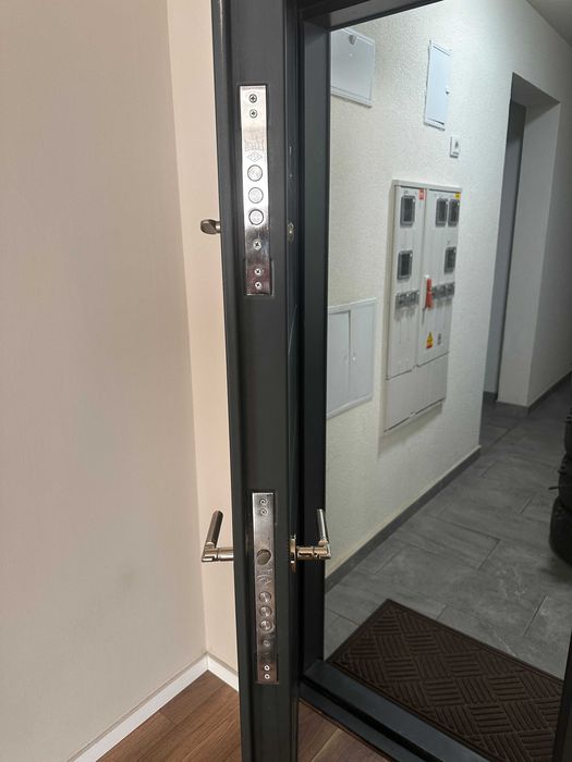 Usa metalica intrare apartament ca NOUA - golul montarii 203 x 95 cm