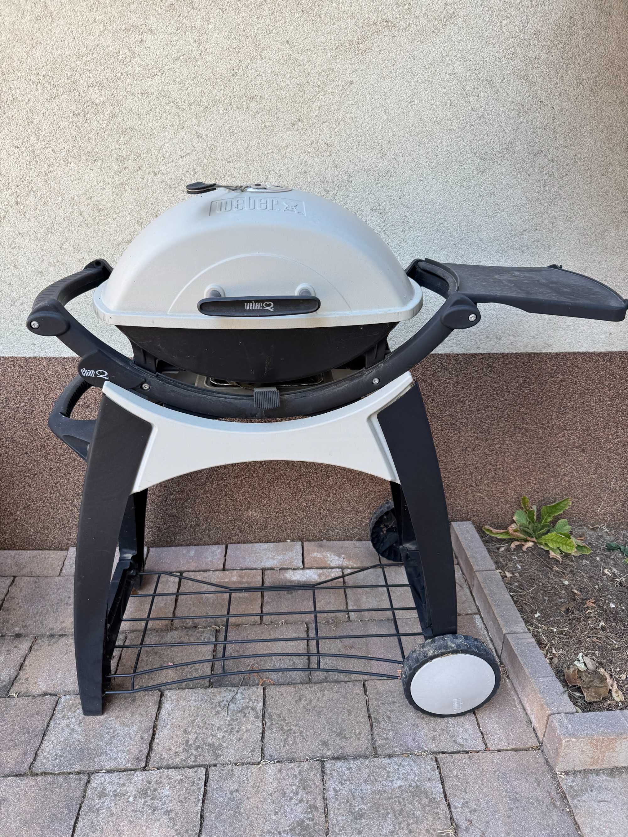 Барбекю Weber 1200 на дървени въглища със стойка