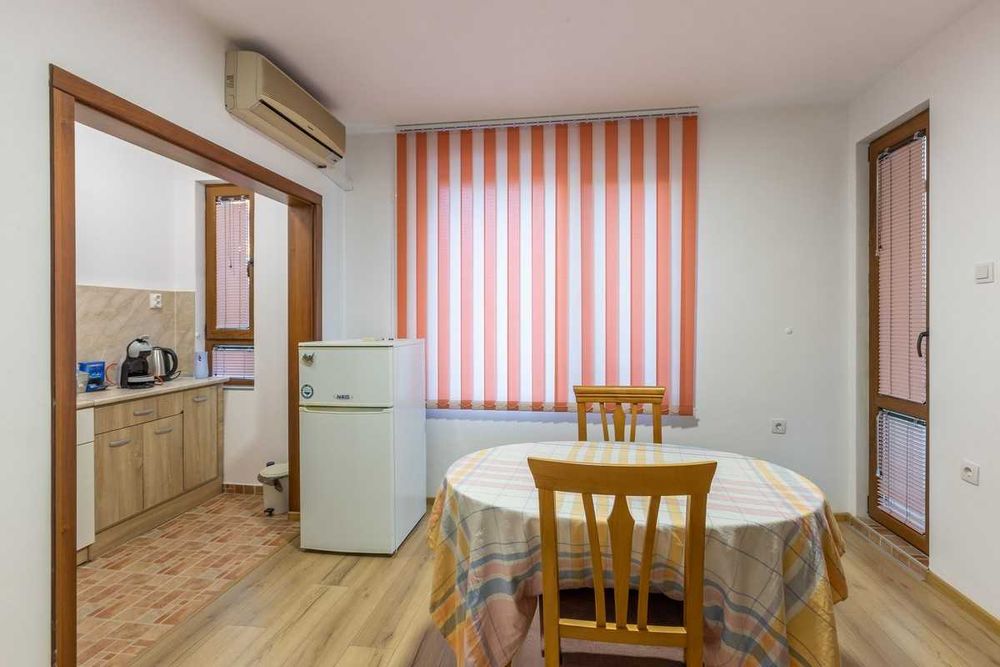 Офис в Гръцката махала