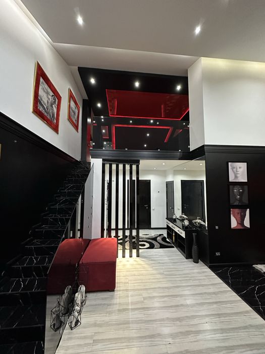 Darhon juda zur chiroyli kvartira sotiladi