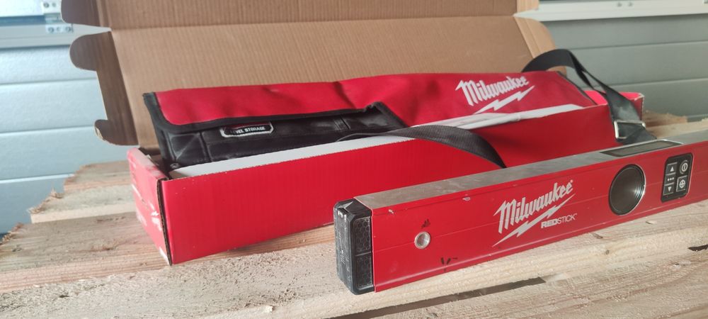 Дигитален нивелир Milwaukee REDSTICK, 60 см