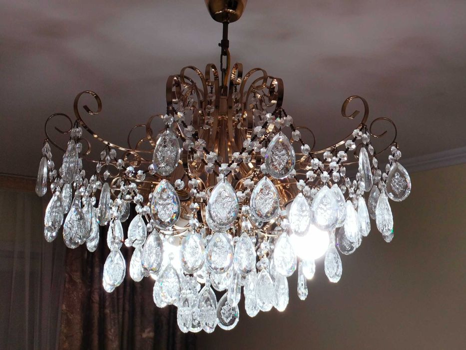 Люстра б/у в нормальном состоянии