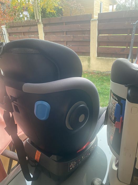 Vind doua scaune auto chicco in stare foarte buna