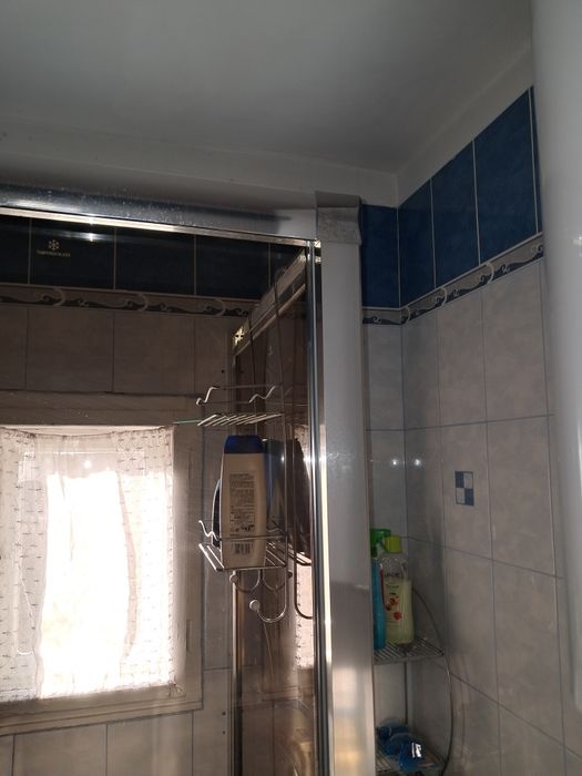 Cabină pentru duș pe colț