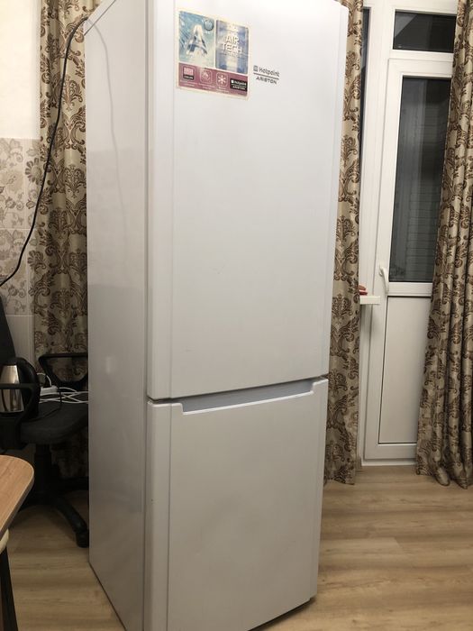 В продаже двухкамерный холодильник