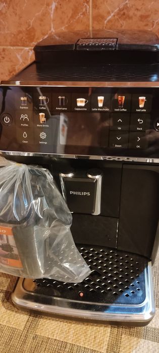 Expresor automat Philips seria 5500 LatteGo ca NOU
