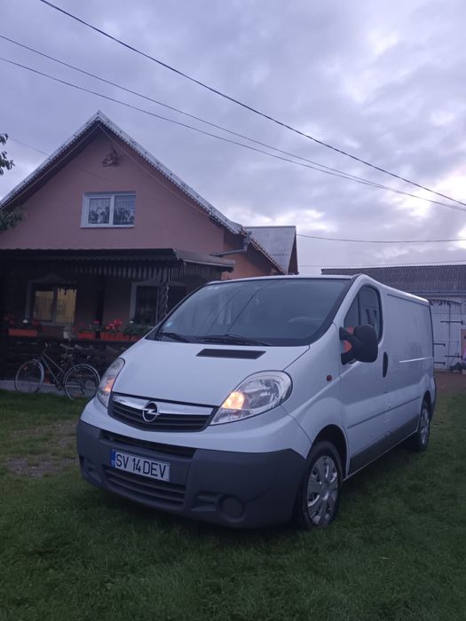 Opel Vivaro-versiune transport marfa