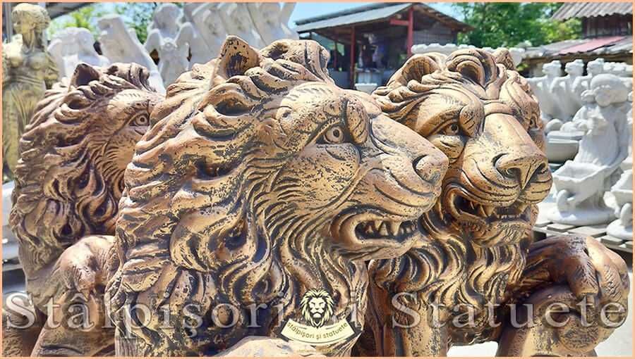 Statuetă leu mare cu blazon, arămiu patinat, model S1.
