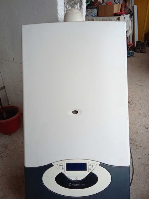 Centrală Ariston second hend in stare de funcționare