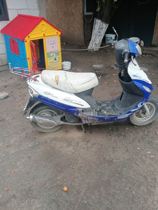 Vând sau schimb 3 scutere