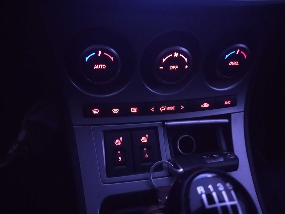 Vând sau schimb Mazda 3 an 2010