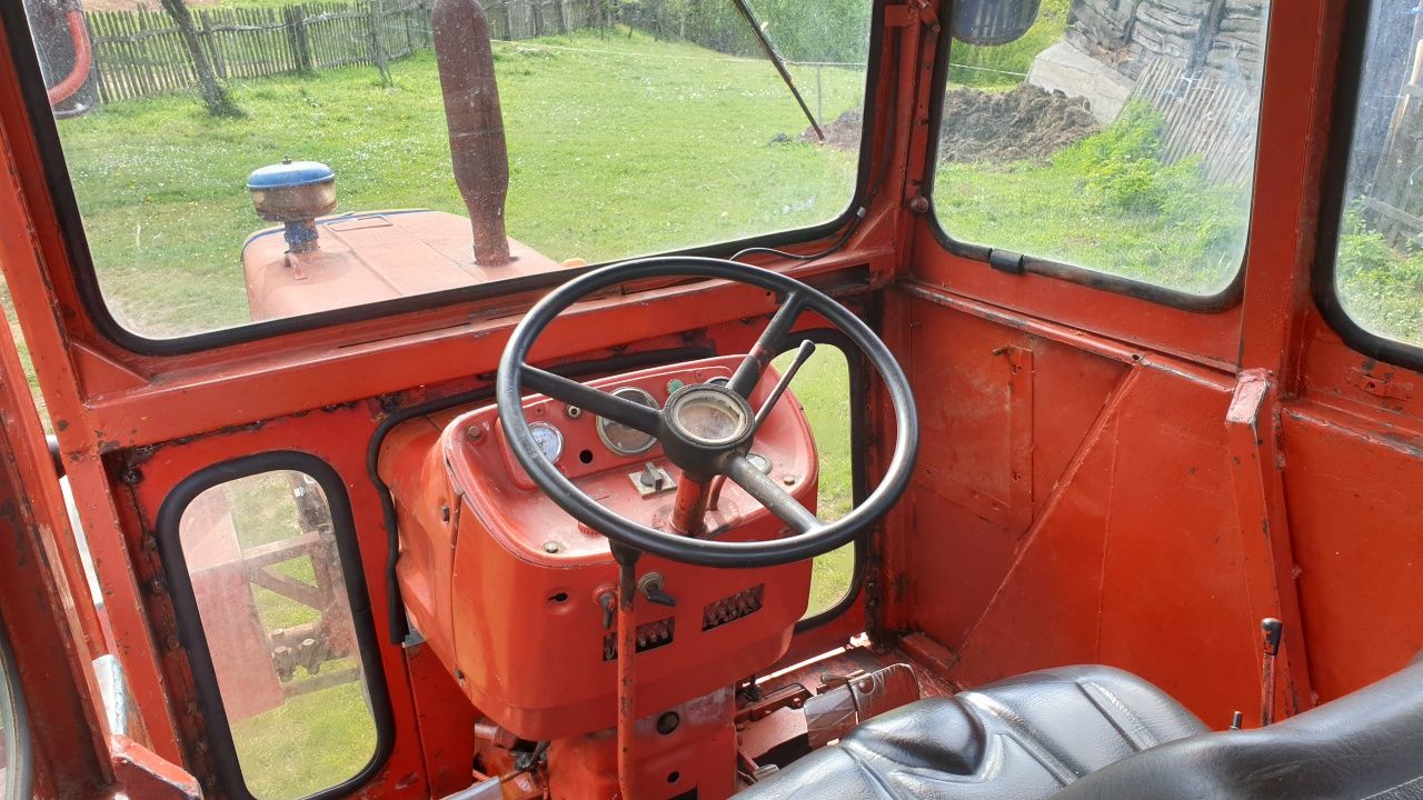 Vând Tractor UTB 650