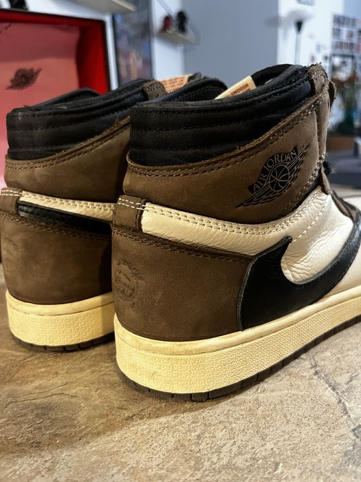 Nike x Travis Scott Air Jordan 1 Обувки