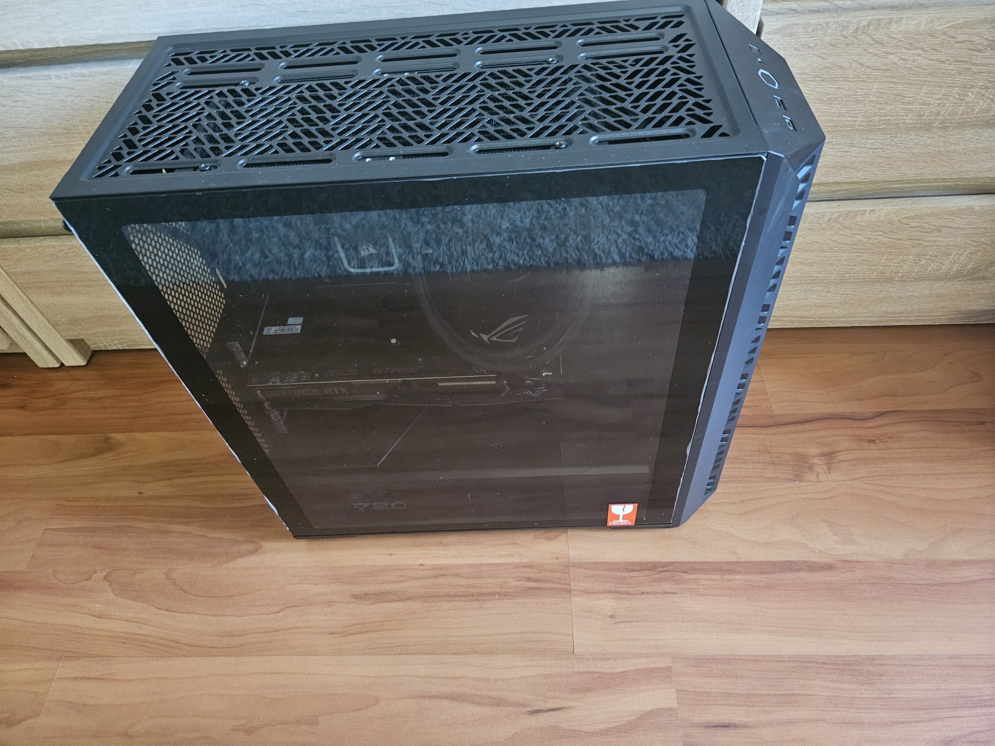 Продавам геймърски компютър I7 12700kf, RTX, водно охлаждане
