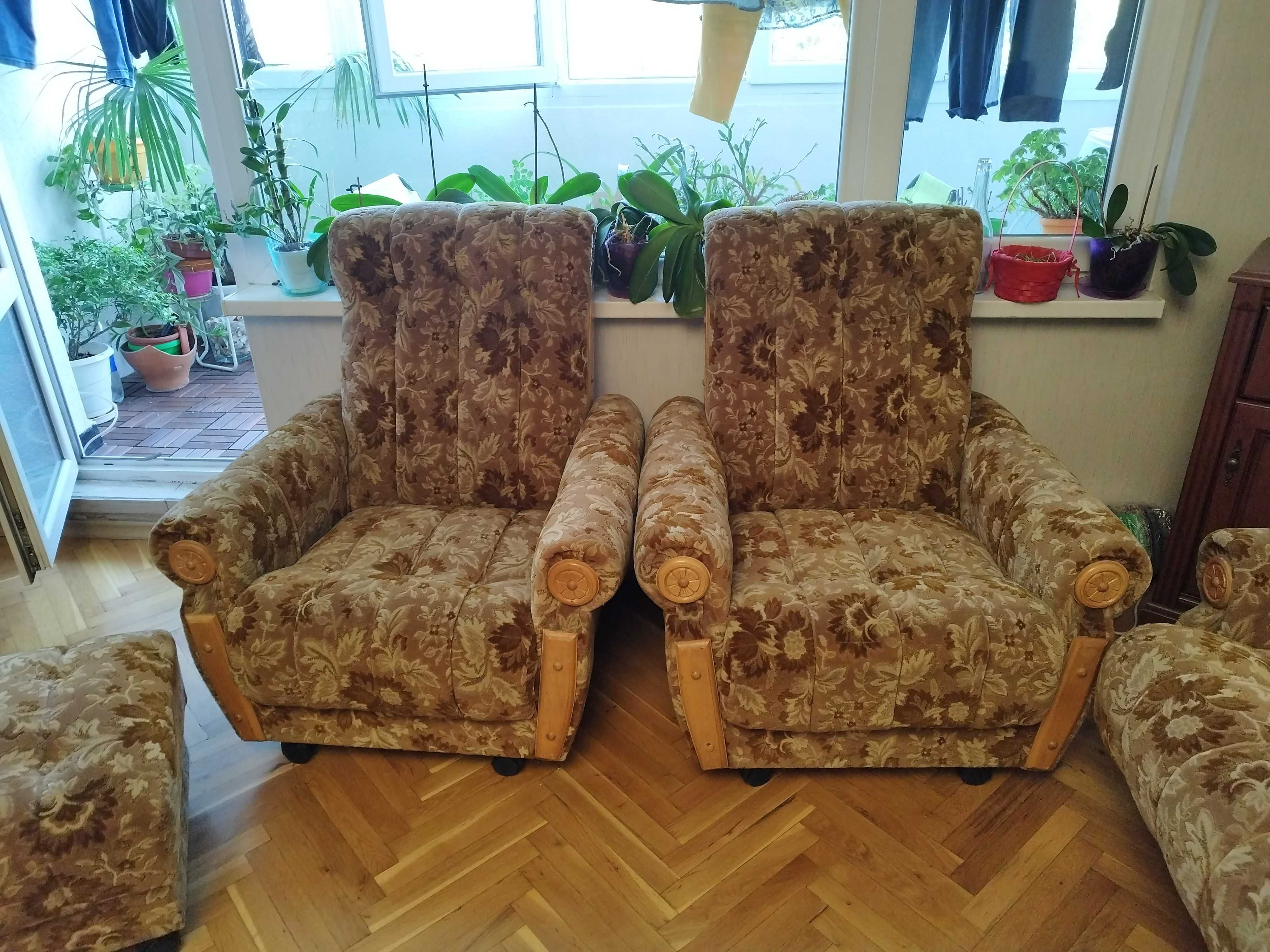 Фотьойл и една табуретка