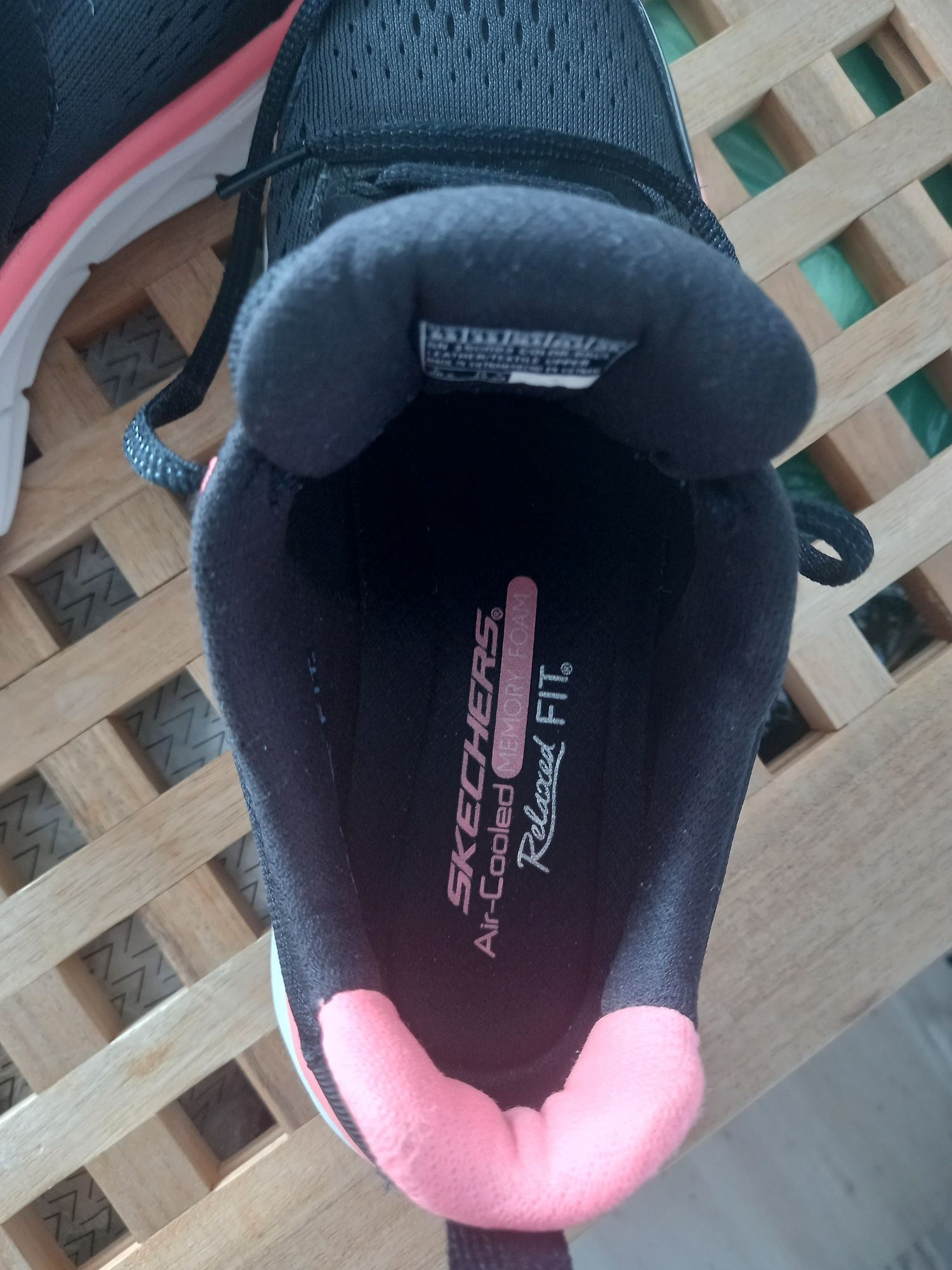 Skechers D’Lux Walker 2.0