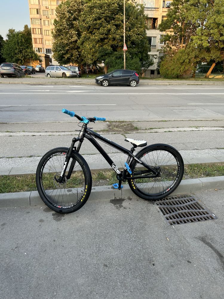 Dirt jump custom build
