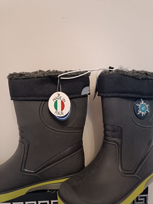 Чисто нови детски светещи гуменки ватирани ботуши