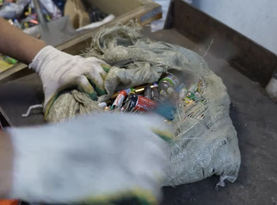 Утилизация промышленных отходов. Баллонов. Батареек и прочего