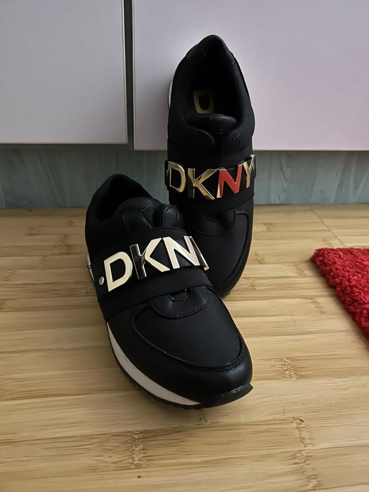 Sneakers  DKNY, noi, negrii, piele ecologică, mărimea 37