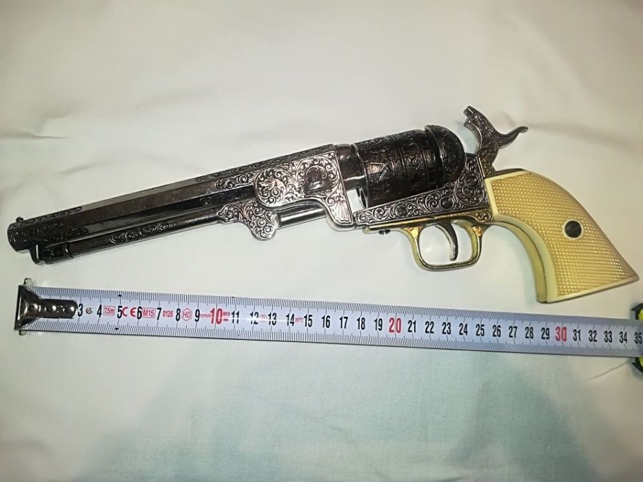 Револвер КОЛТ Неви 1851/ Colt Nevi уникална реплика на пистолета