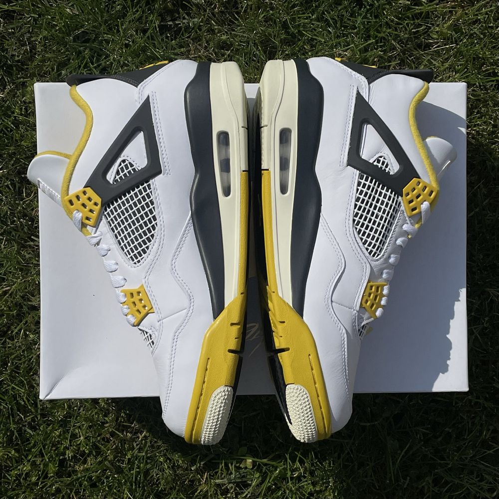 Jordan 4 Vivid Sulfur (nu Yeezy sau Dunk)