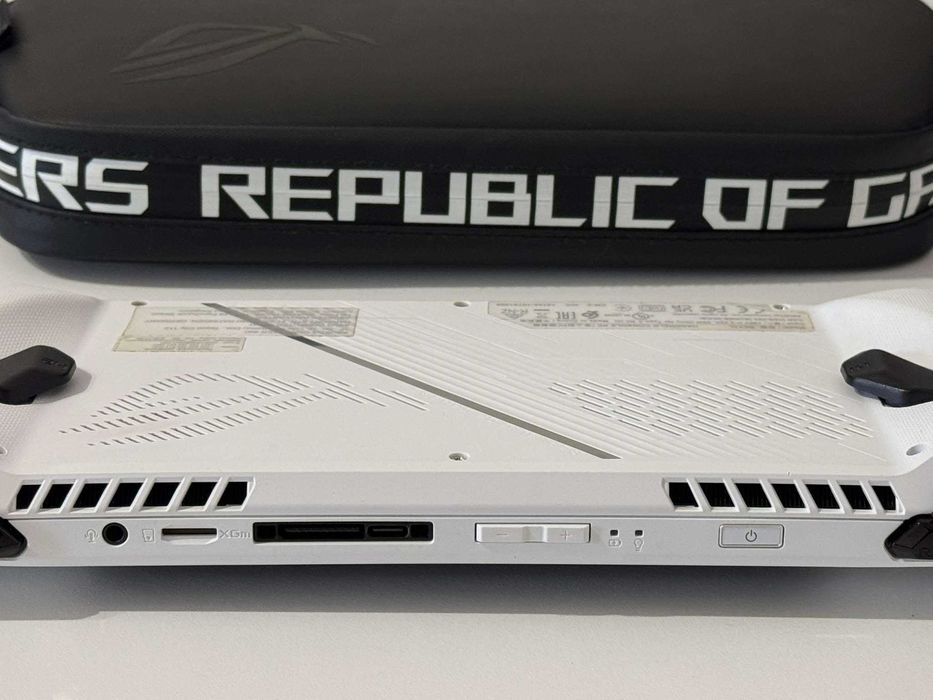 Бартер! Kaто НОВ! ASUS ROG Ally Z1 Extreme + ROG Кейс!