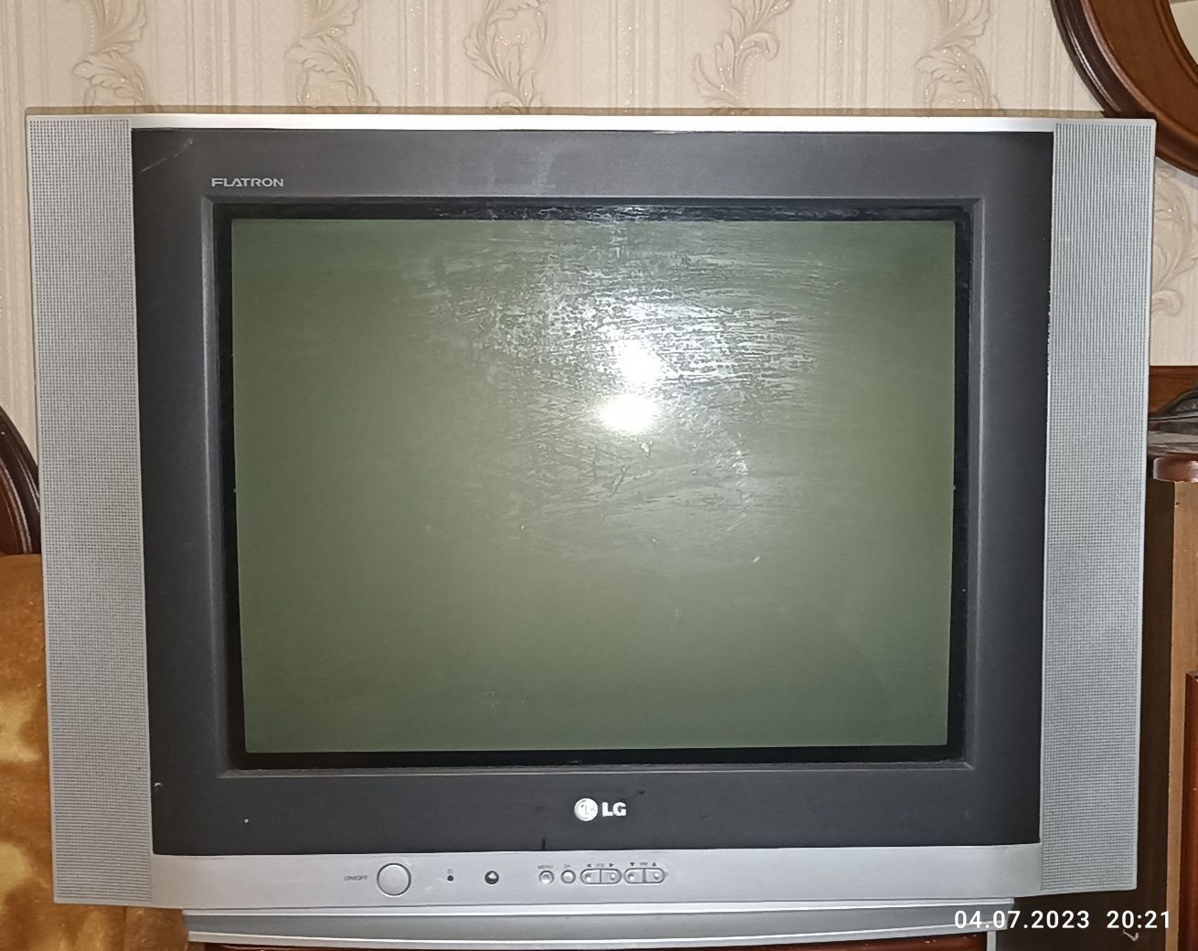 Продам рабочий телевизор LG