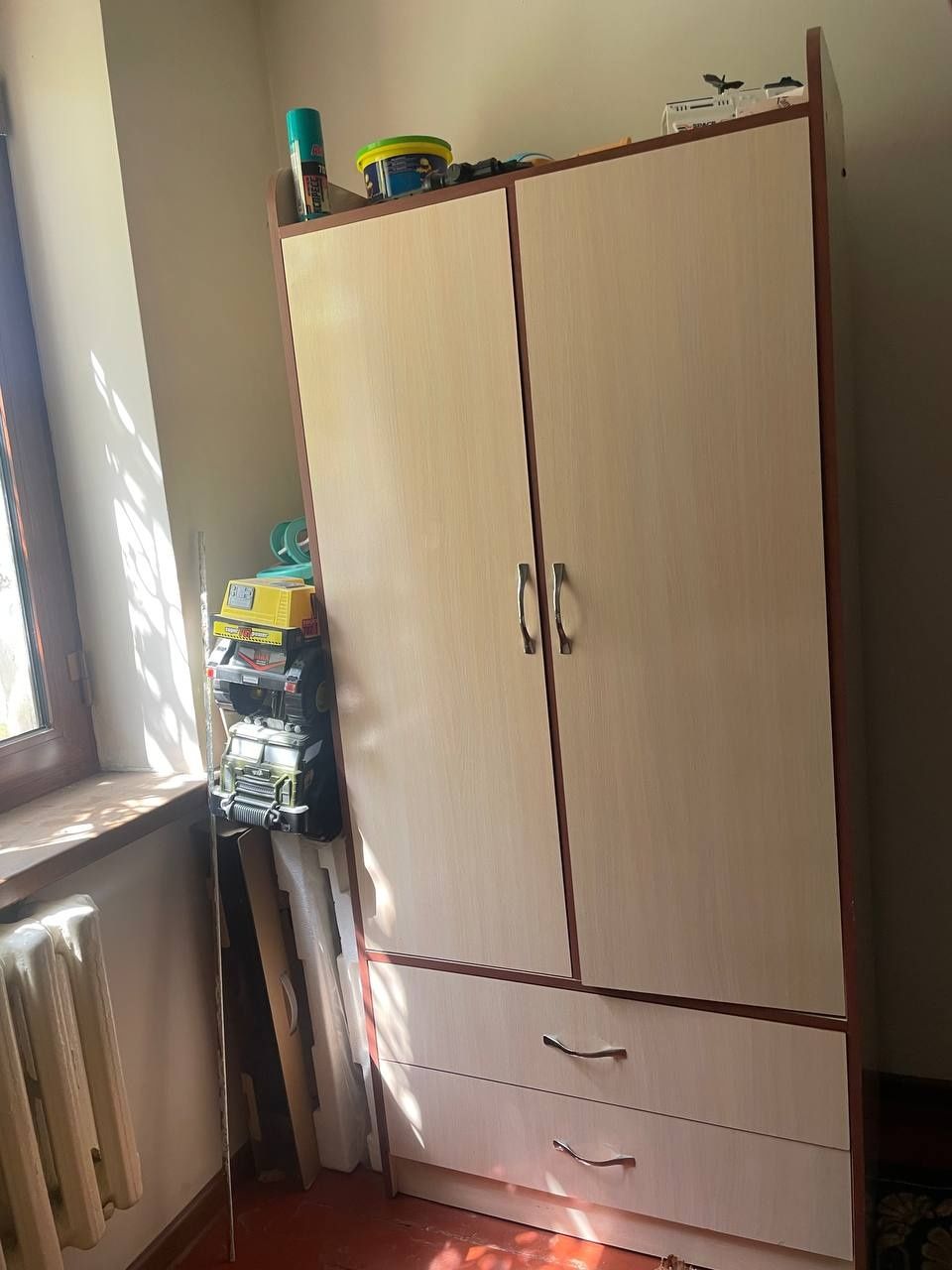 Мебель кровать и шкаф
