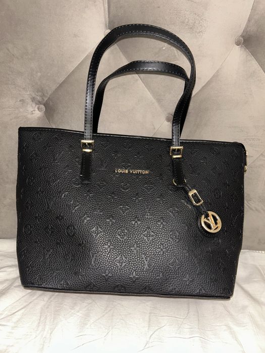 Дамска чанта на LOUIS VUITTON