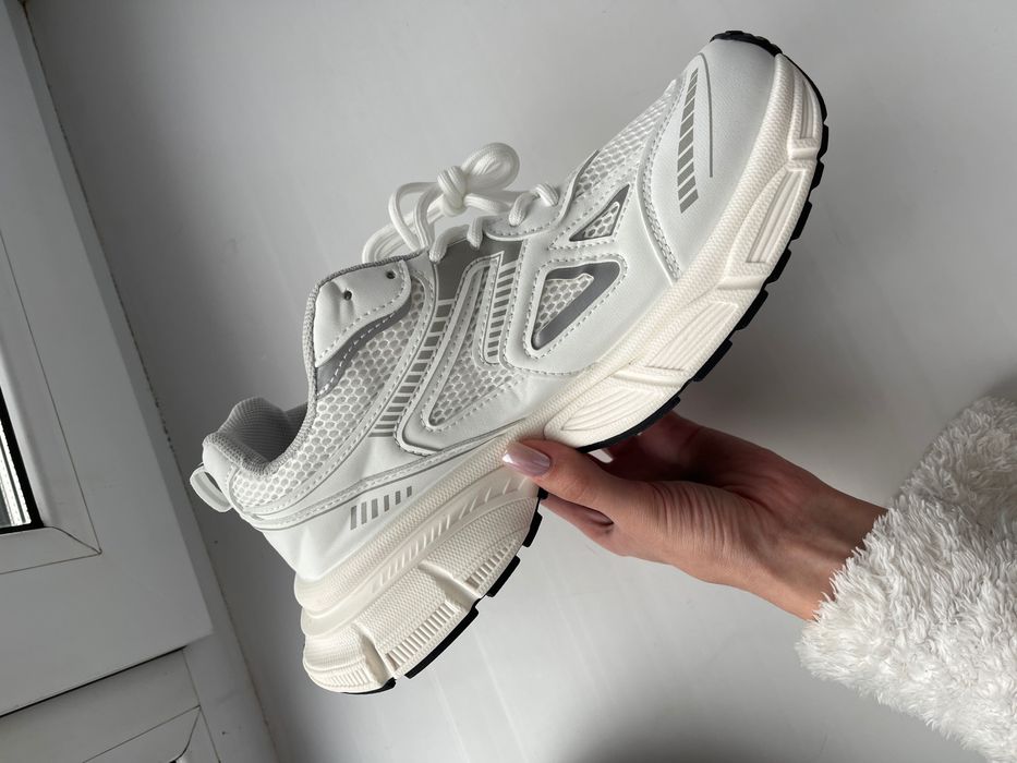 Новые кроссовки 40-43 размер