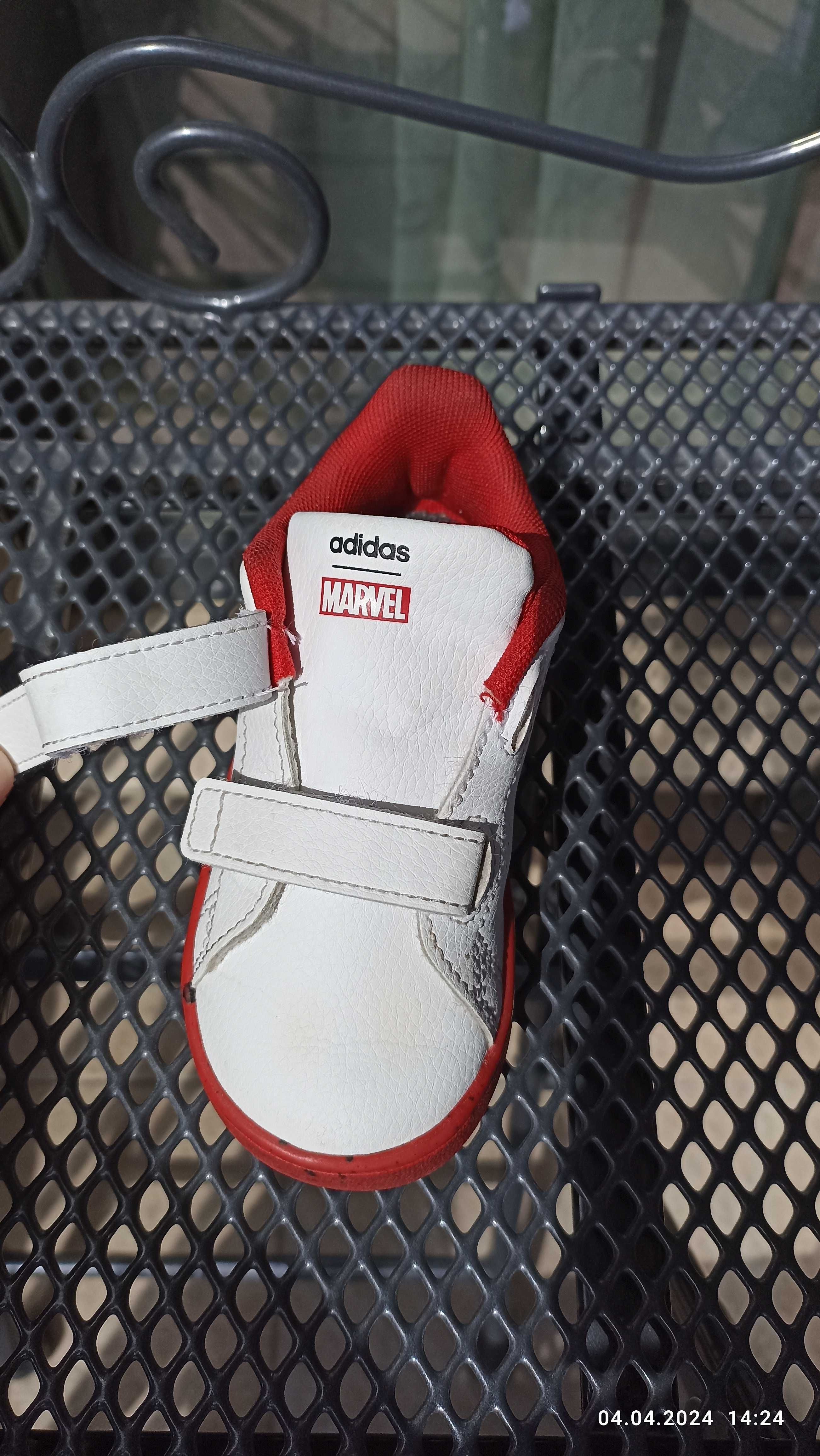 Детски маратонки - Adidas Marvel, размер: 23