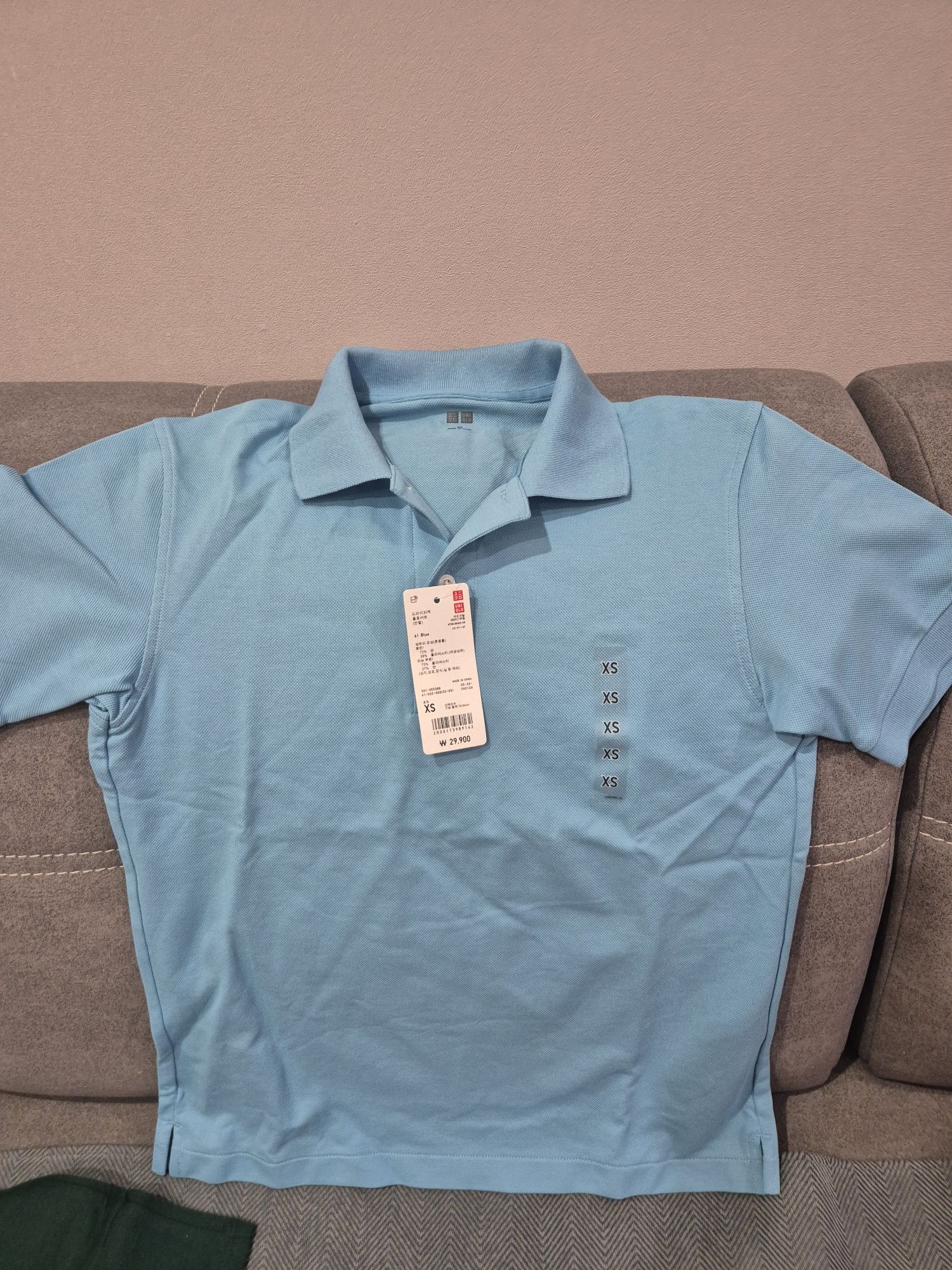 В наличии поло Uniqlo