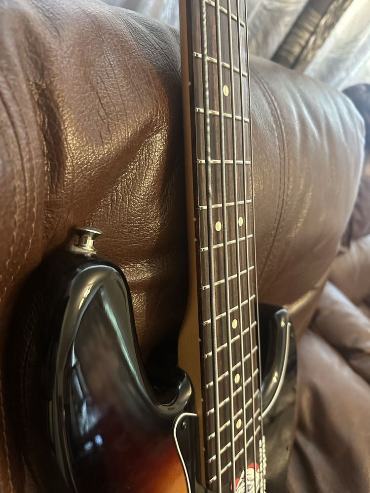 Бас китара Fender Jazz Bass