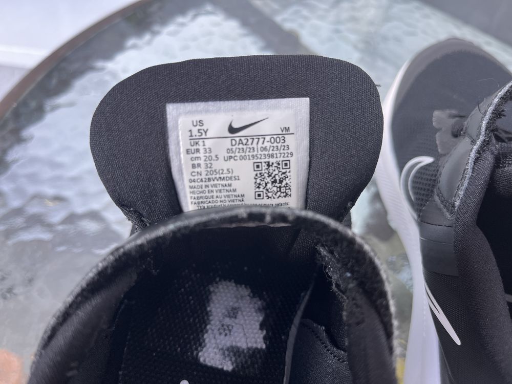 Маратонки Nike 33