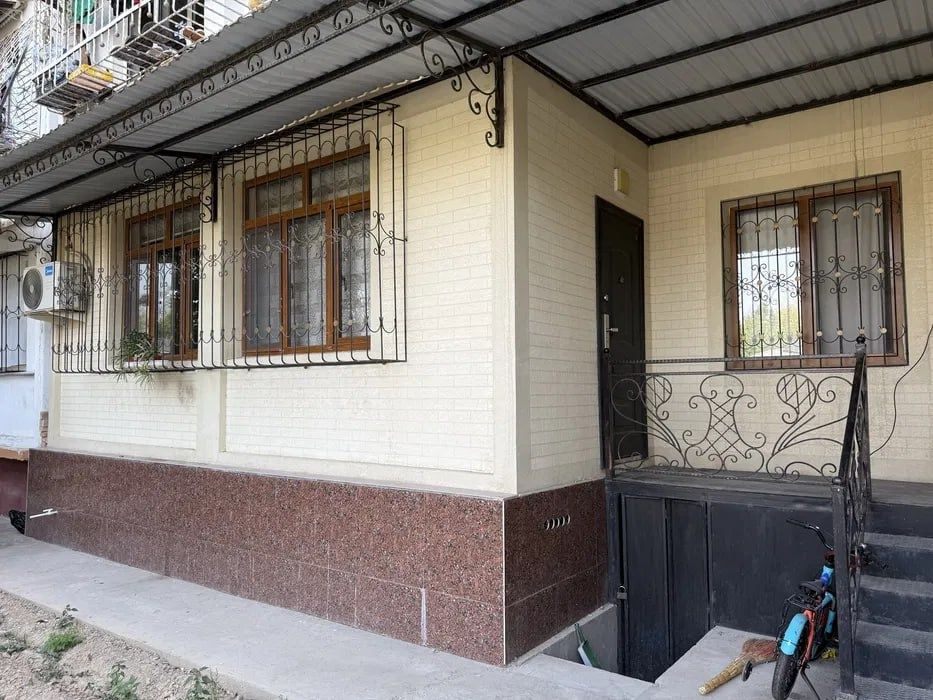 Срочно продается 4/1/4 квартира с подвалом в Шайхонтуре 90м² 125000$