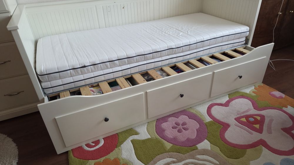 Разтегателна кушетка HEMNES с 2 матрака
