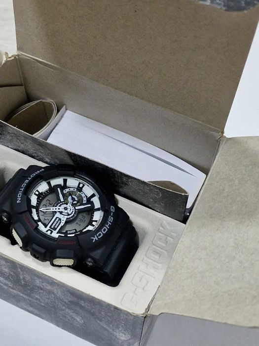 Часовник G-Shock GA-110BW
