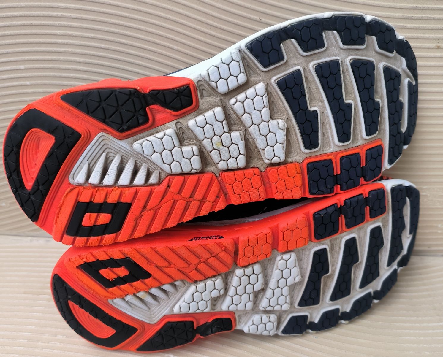 Hoka One One Arahi номер  44,1/3