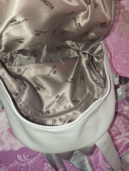 Рюкзак серого цвета